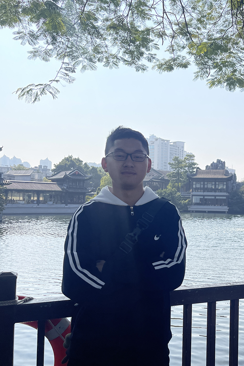 李毅深图片